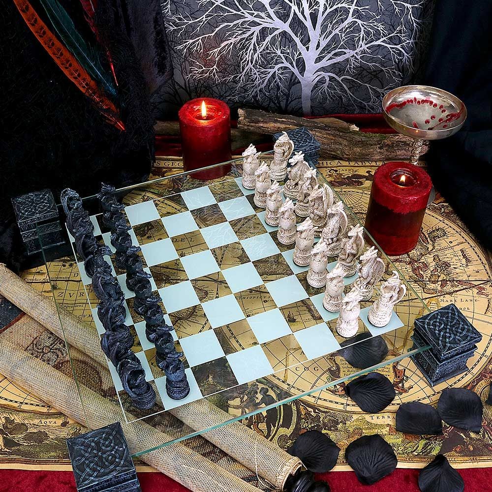 REGNO DEL DRAGO Gotico Set di scacchi con bordo in vetro da Nemesis Now 