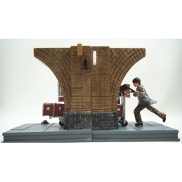 ENESCO HARRY POTTER PLATFORM 9 3/4 BOOKENDS FIGURE