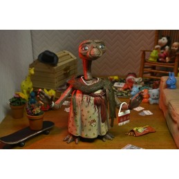 NECA E.T. L'EXTRATERRESTRE 40TH ANNIVERSARY DRESS-UP ULTIMATE ACTION FIGURE