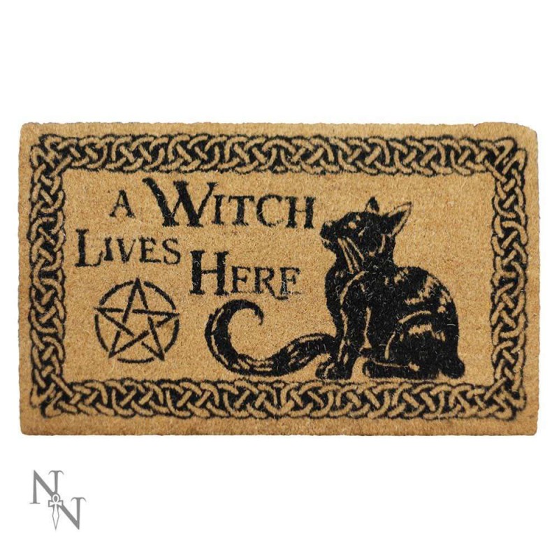 NEMESIS NOW A WITCH LIVES HERE DOORMAT 45X75CM