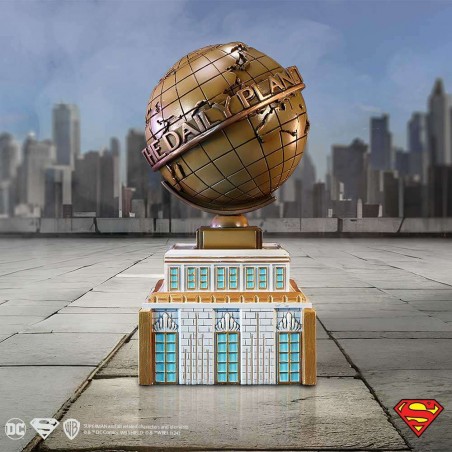 DC COMICS SUPERMAN THE DAILY PLANET STATUE FIGURE