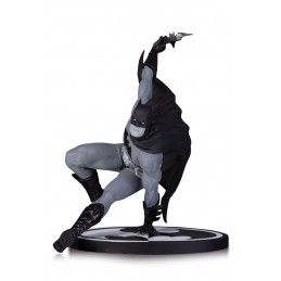 DC COMICS DIRECT BATMAN BLACK AND WHITE BY BRYAN HITCH STATUE DC COLLECTIBLES