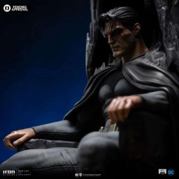 IRON STUDIOS BATMAN AND BRUCE WAYNE LEGACY REPLICA 1/4 RESIN STATUE