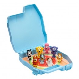 MOOSE TOYS BLUEY PLAY AND GO COLLECTOR CASE WITH 8 ACTION FIGURES