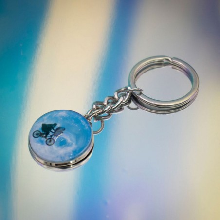 E.T. THE EXTRATERRESTRIAL MOON METAL AND RESIN KEYCHAIN