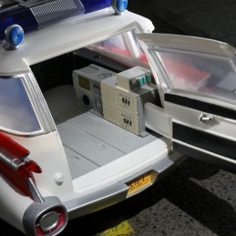 HASBRO GHOSTBUSTERS PLASMA SERIES ECTO-1 1/18 ACTION FIGURE