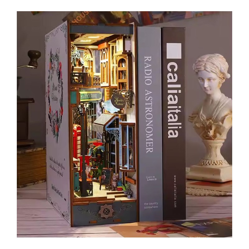 ISLAND HOLIDAY BOOK NOOK MINI DIORAMA