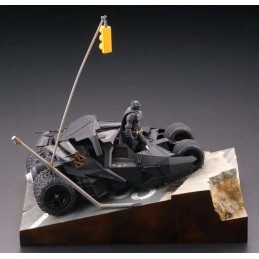 KAIYODO BATMAN THE DARK KNIGHT BATMOBILE TUMBLER IN GOTHAM CITY DIORAMA STATUE