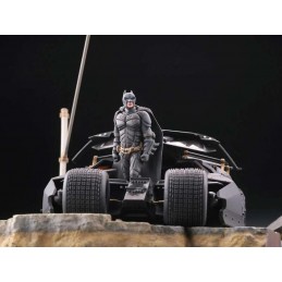 BATMAN THE DARK KNIGHT BATMOBILE TUMBLER IN GOTHAM CITY DIORAMA STATUA FIGURE KAIYODO